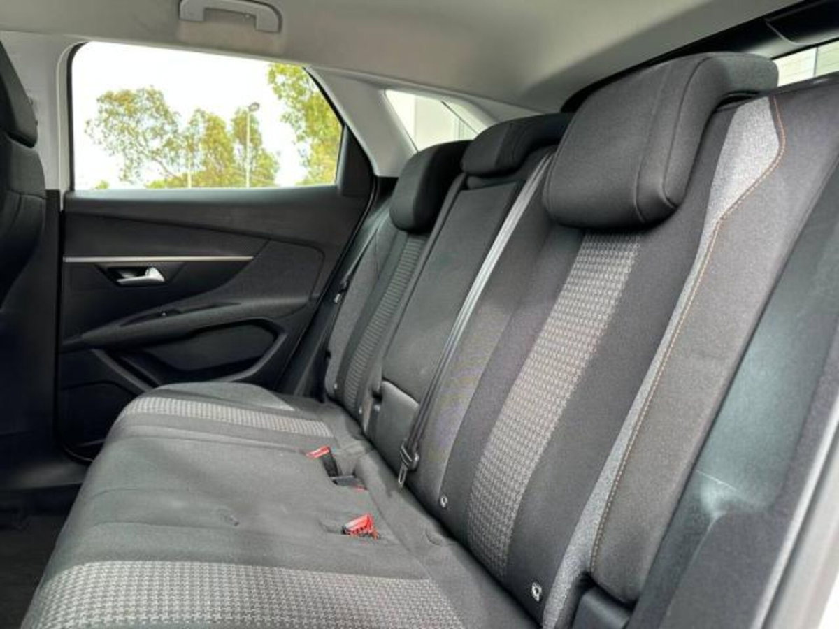 Peugeot 3008 BlueHDi 130 S&S EAT8 Business (10)