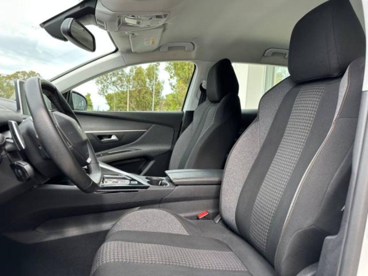 Peugeot 3008 BlueHDi 130 S&S EAT8 Business (9)