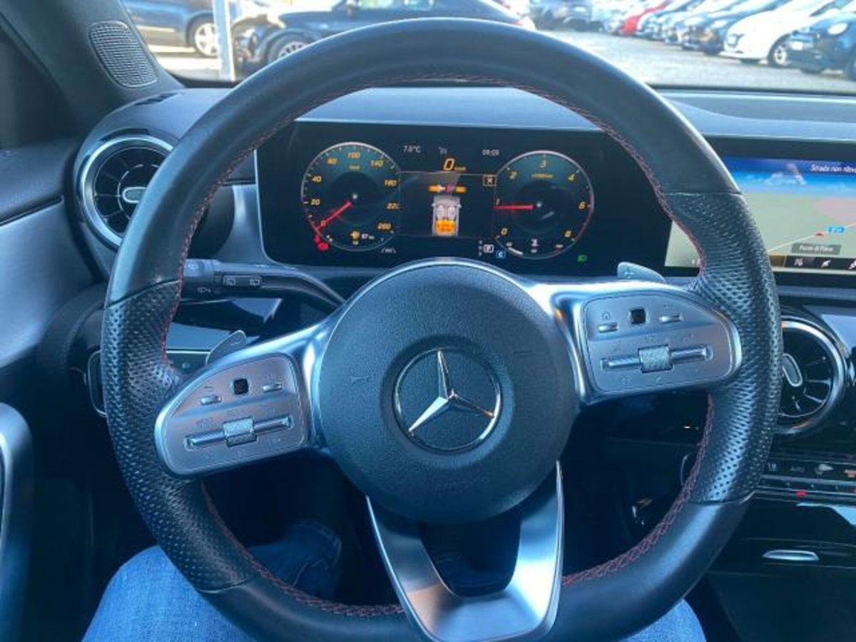 Mercedes-Benz Classe A Sedan 180 d Automatic 4p. Premium (11)