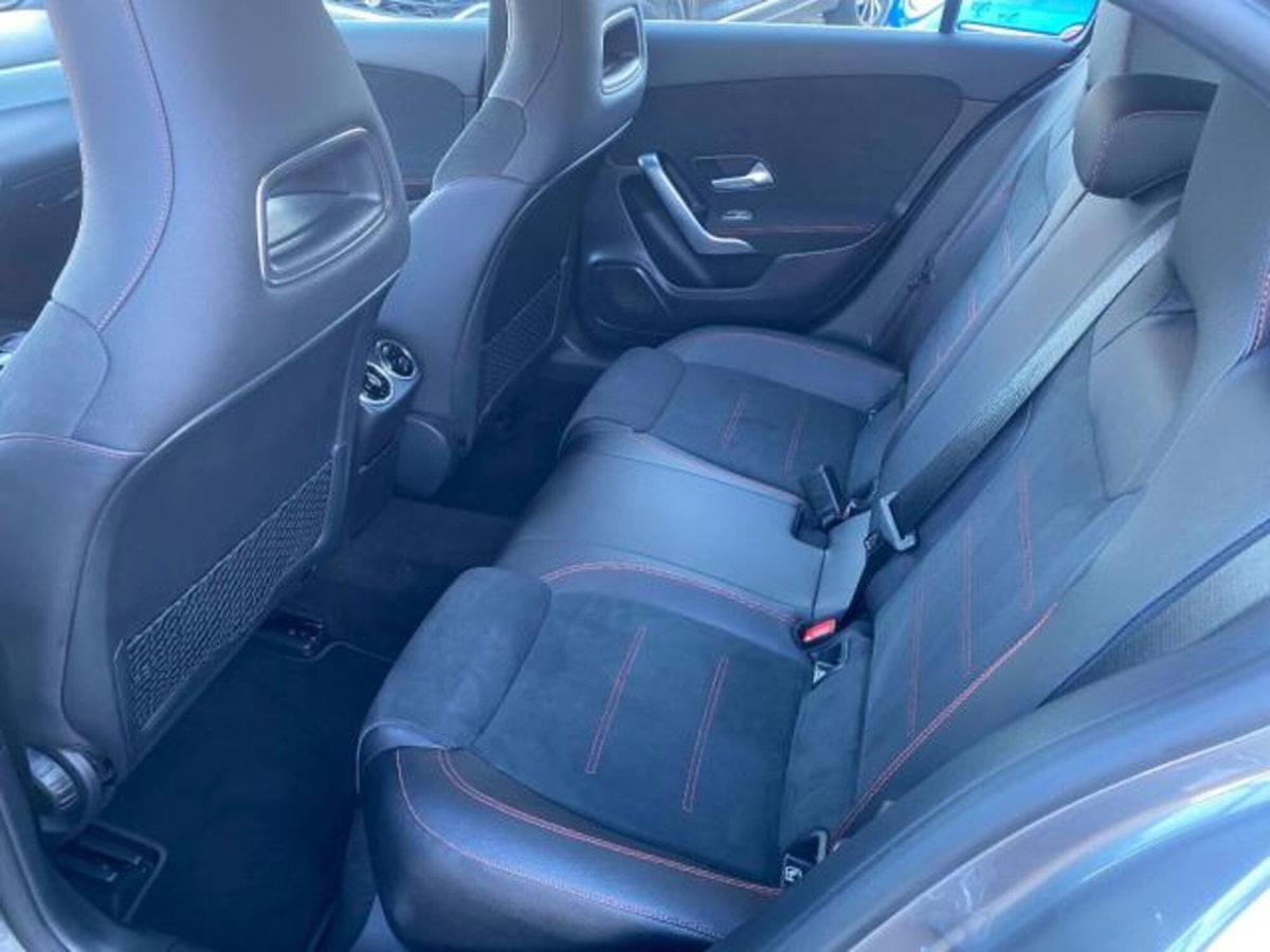 Mercedes-Benz Classe A Sedan 180 d Automatic 4p. Premium (12)