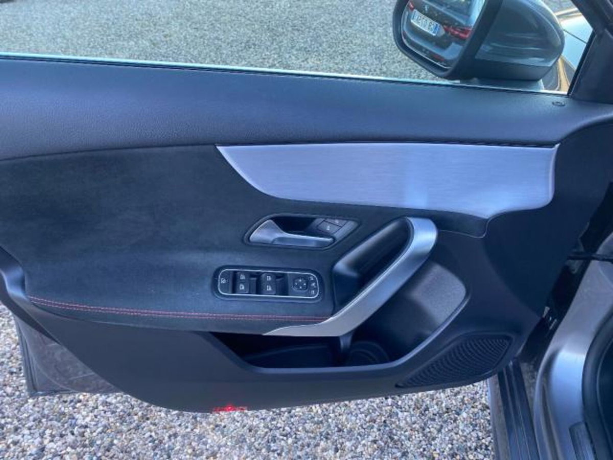 Mercedes-Benz Classe A Sedan 180 d Automatic 4p. Premium (15)
