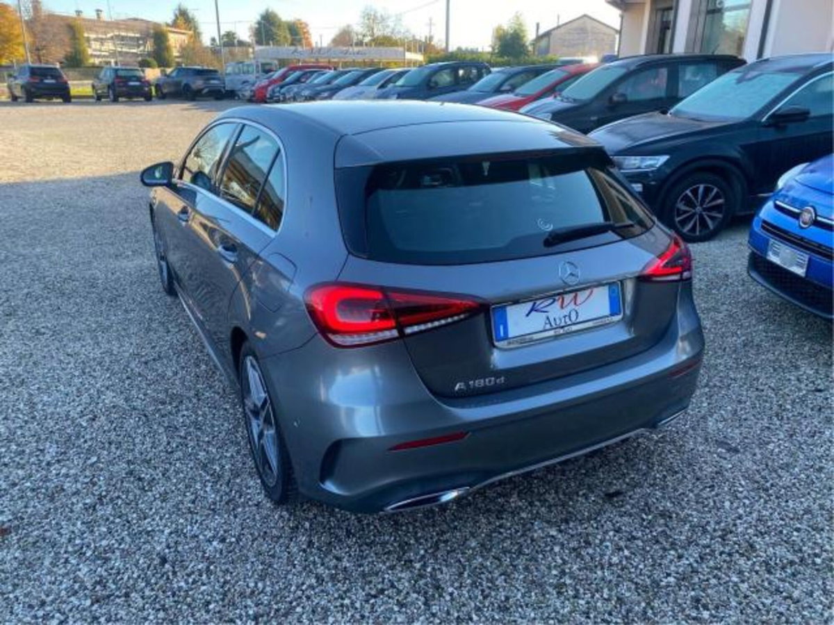 Mercedes-Benz Classe A Sedan 180 d Automatic 4p. Premium (8)