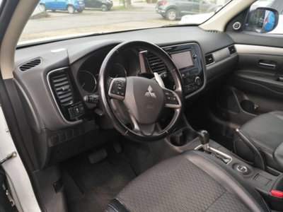 Mitsubishi Outlander 2.2 DI-D 4WD Instyle 7p. (9)