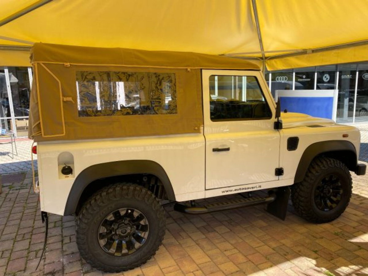 Land Rover Defender 90 2.2 TD4 Station Wagon N1 (5)