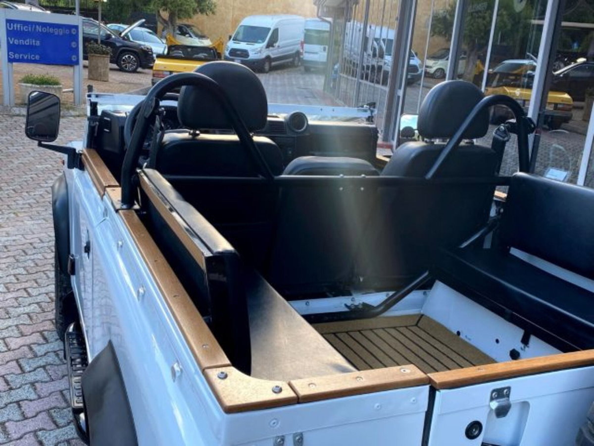 Land Rover Defender 90 2.2 TD4 Station Wagon N1 (14)