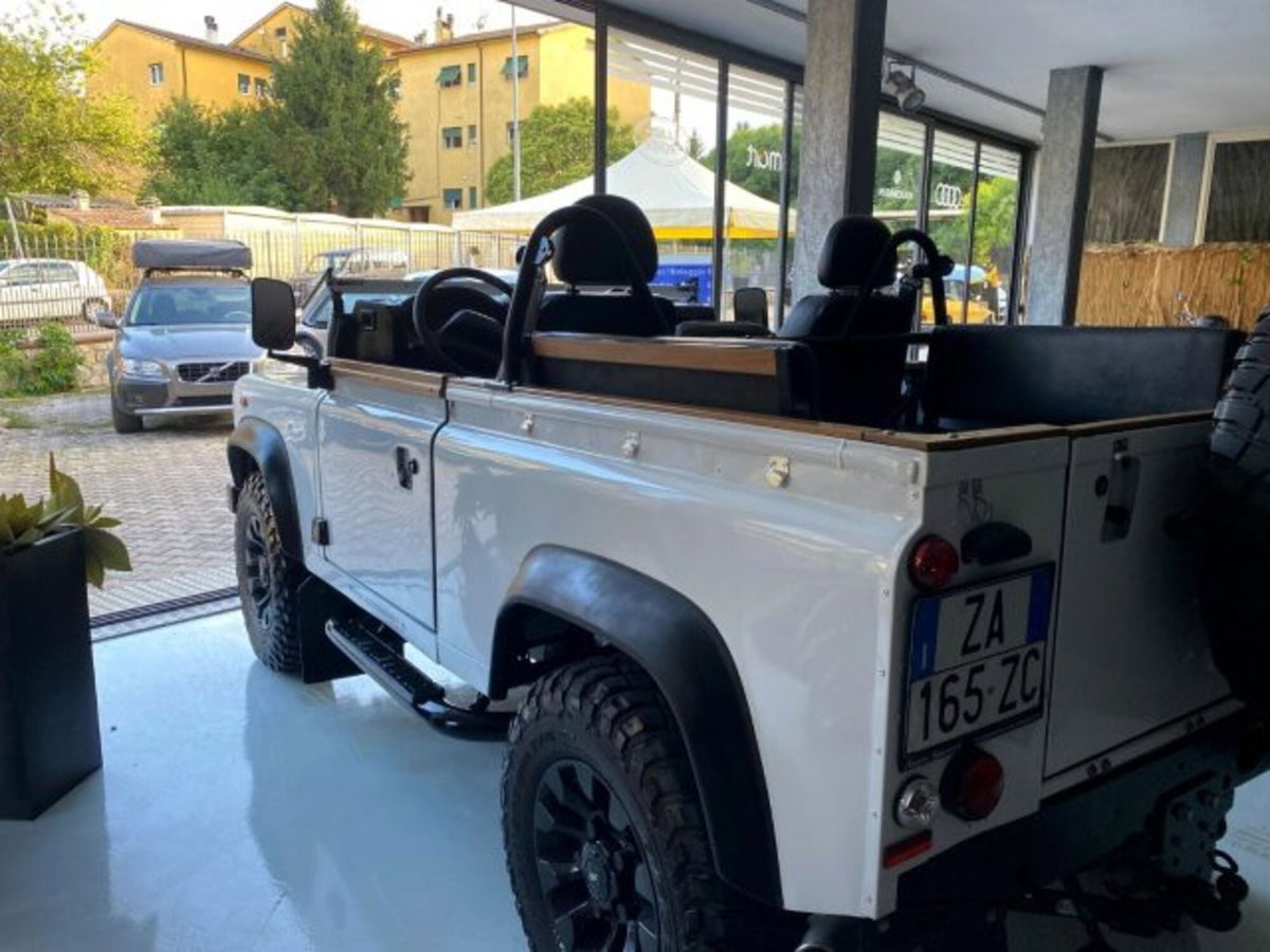 Land Rover Defender 90 2.2 TD4 Station Wagon N1 (3)