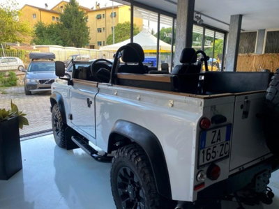 Land Rover Defender 90 2.2 TD4 Station Wagon N1 (3)