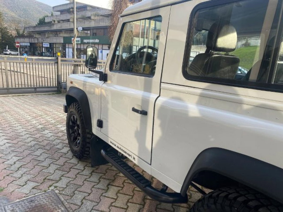 Land Rover Defender 90 2.2 TD4 Station Wagon N1 (7)