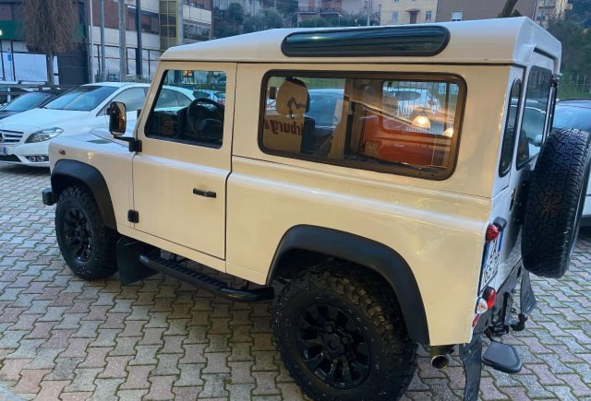 Land Rover Defender 90 2.2 TD4 Soft top N1 (4)