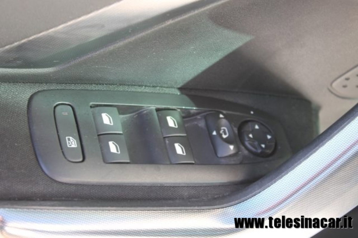 Peugeot 2008 120 EAT6 S&S Allure (18)
