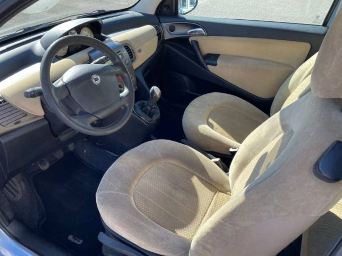 Lancia Ypsilon 1.3 MJT 75 CV Argento (8)
