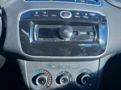 Fiat Punto 1.4 8V 5 porte Natural Power Virgin Radio (10)