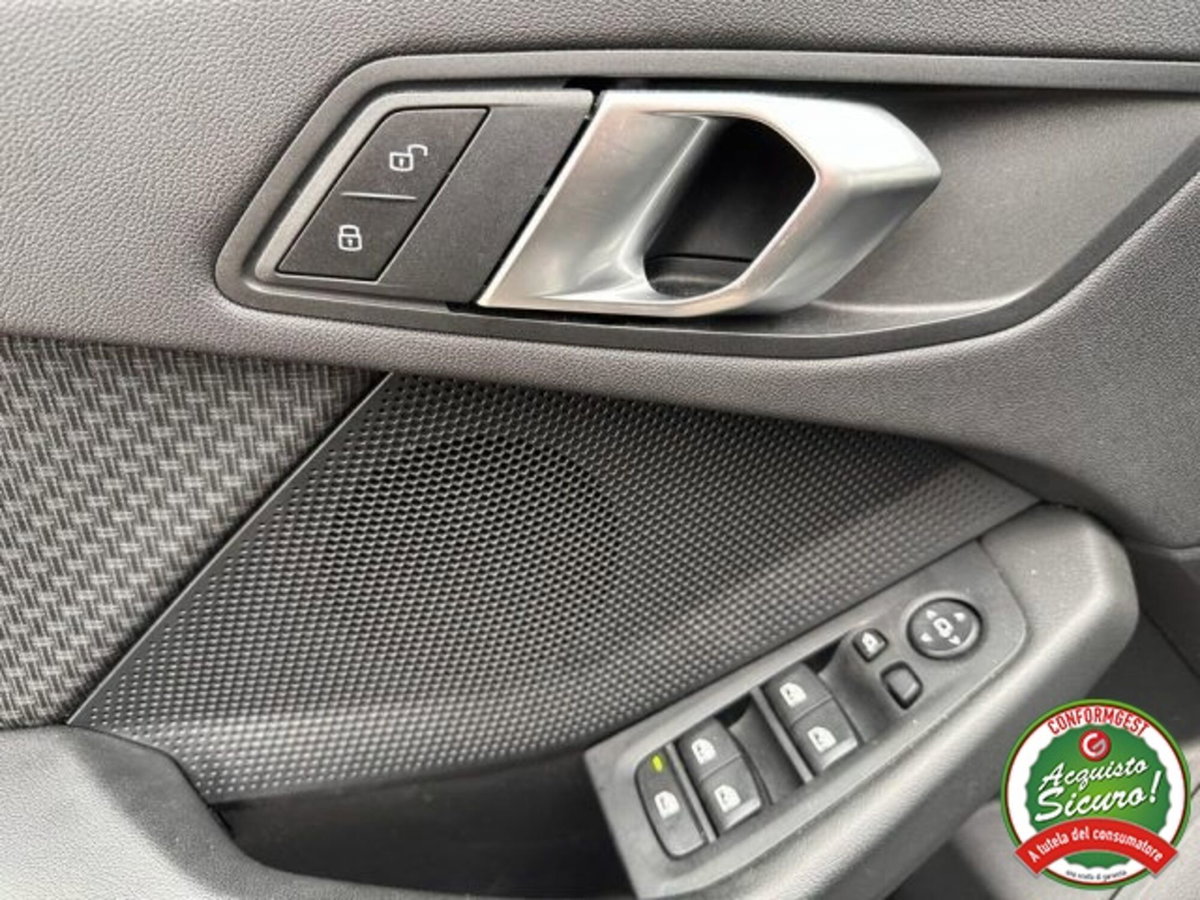 BMW Serie 1 116d 2.0 116CV cat 5 porte Attiva DPF (11)