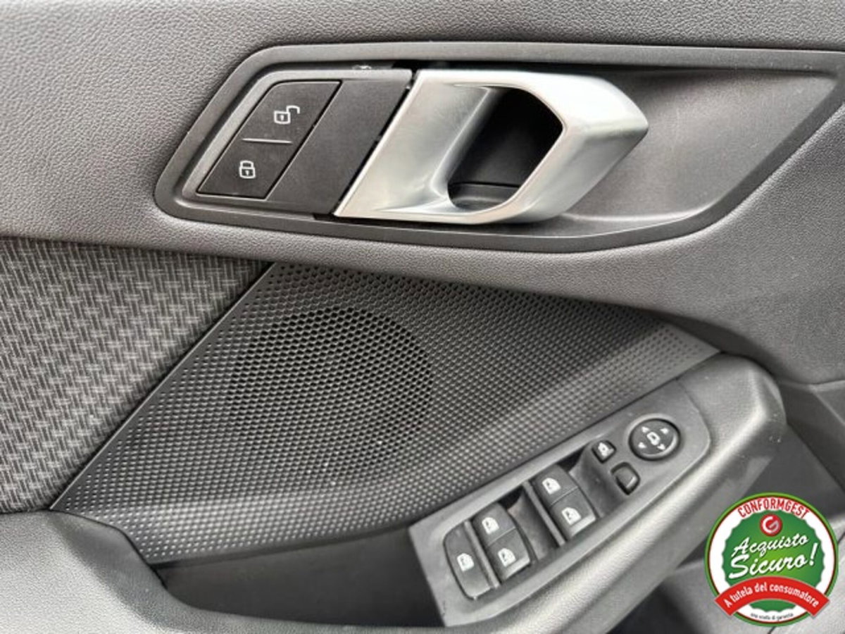 BMW Serie 1 116d 2.0 116CV cat 5 porte Attiva DPF (14)