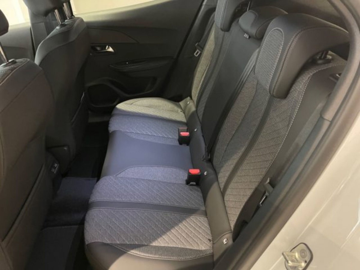Peugeot 2008 BlueHDi 130 S&S EAT8 Allure Pack (17)