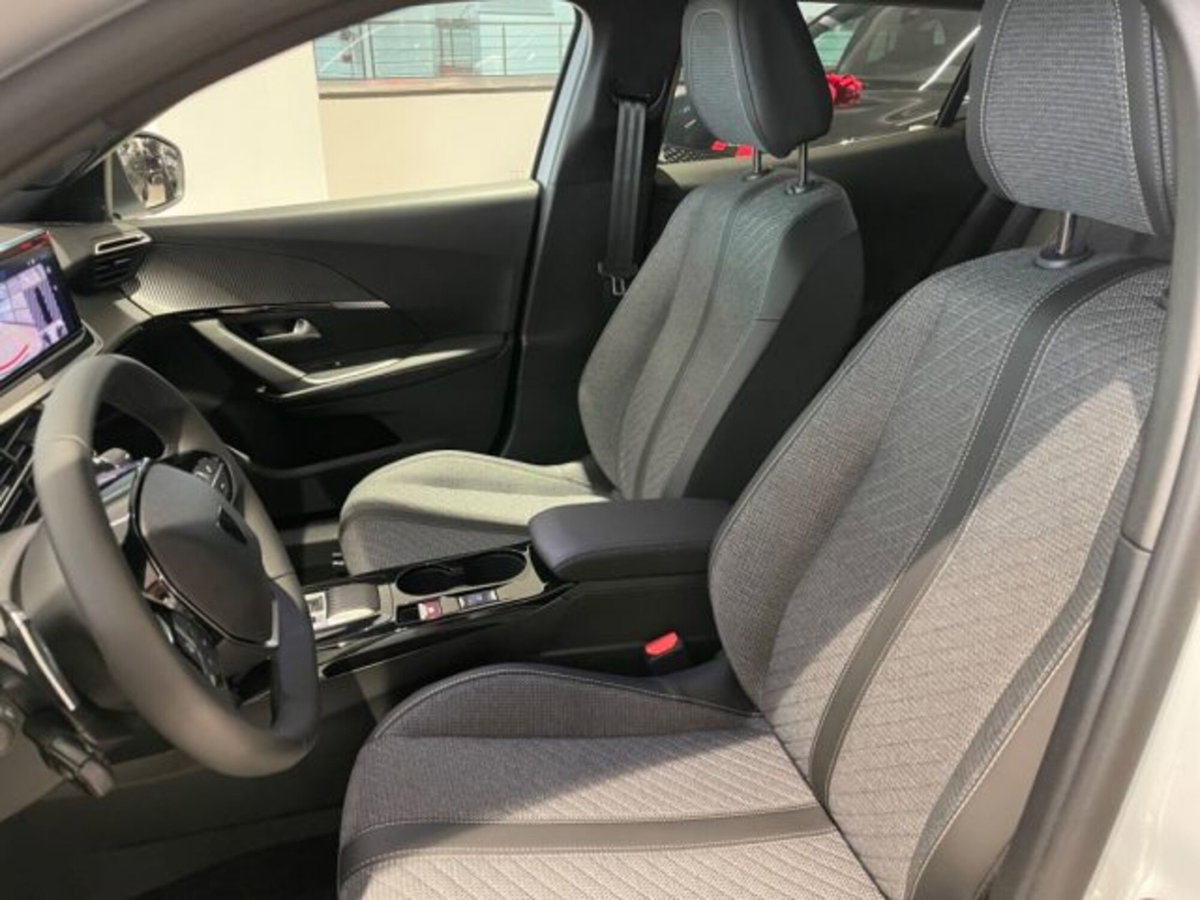 Peugeot 2008 BlueHDi 130 S&S EAT8 Allure Pack (19)