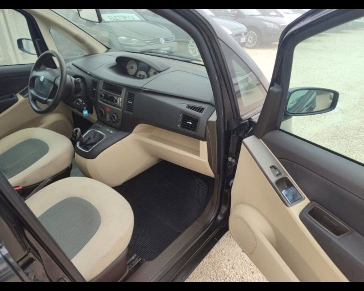 Lancia Musa 1.4 16V Oro (15)