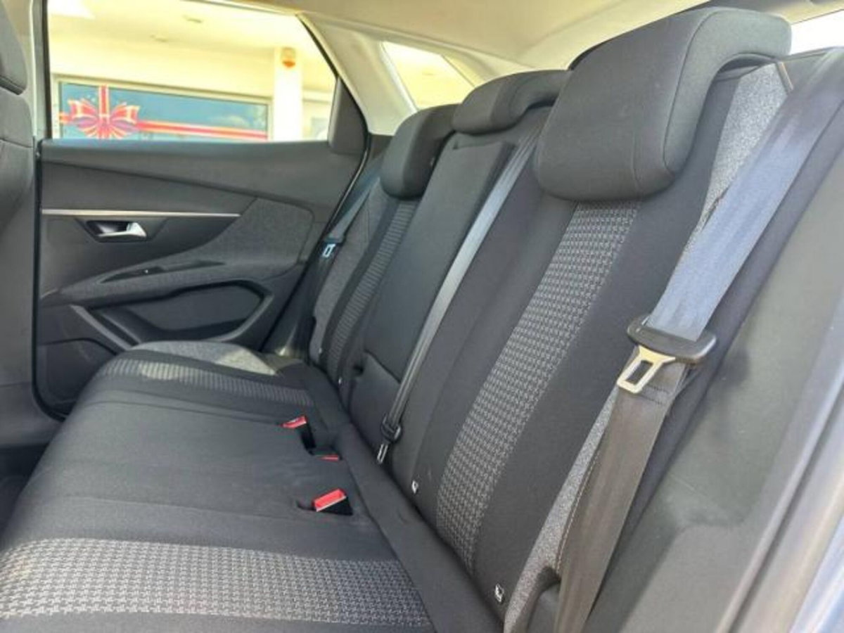Peugeot 3008 BlueHDi 130 S&S EAT8 Business (10)