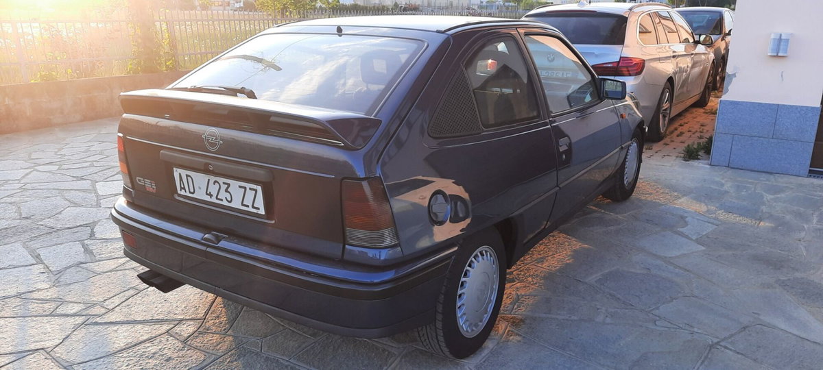 Opel Kadett 2.0 16V 3 porte GSi (2)