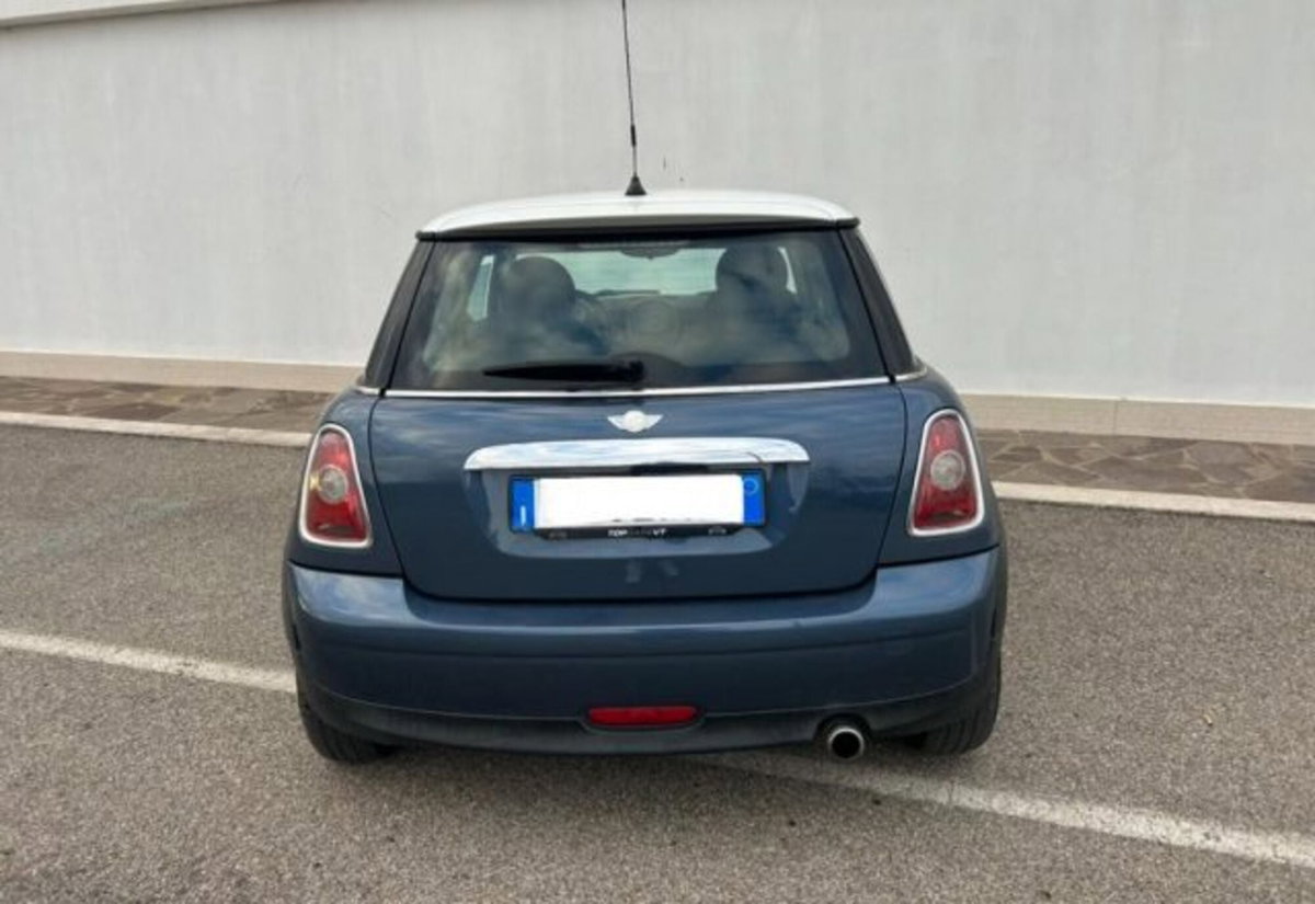 MINI Mini 1.6 16V Cooper D (2)
