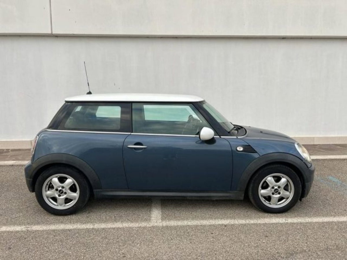 MINI Mini 1.6 16V Cooper D (4)
