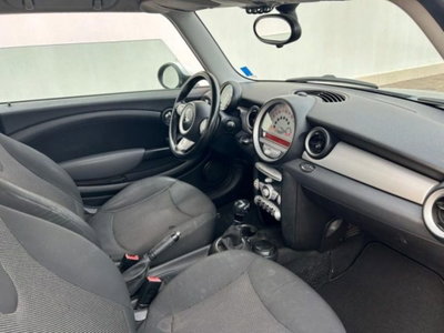 MINI Mini 1.6 16V Cooper D (5)