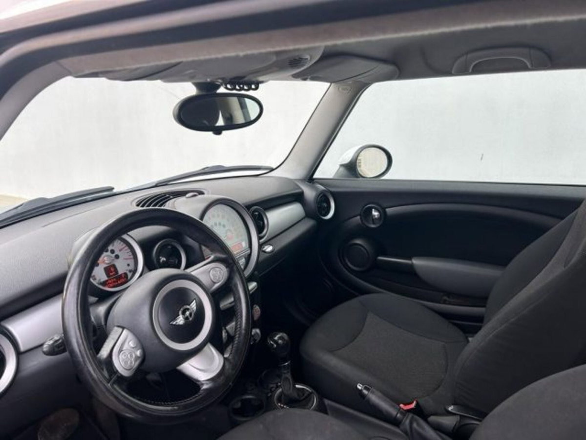 MINI Mini 1.6 16V Cooper D (7)