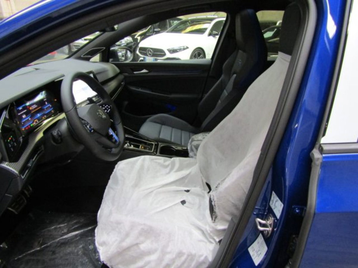 Volkswagen Golf 2.0 TSI R DSG 4Motion 20 years (15)