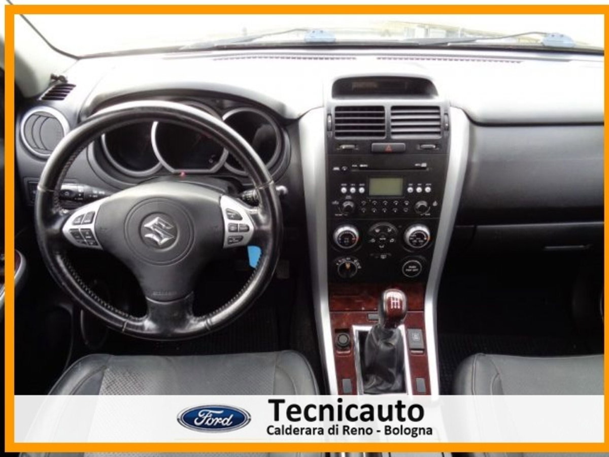 Suzuki Grand Vitara 1.9 DDiS 5 porte Executive (10)