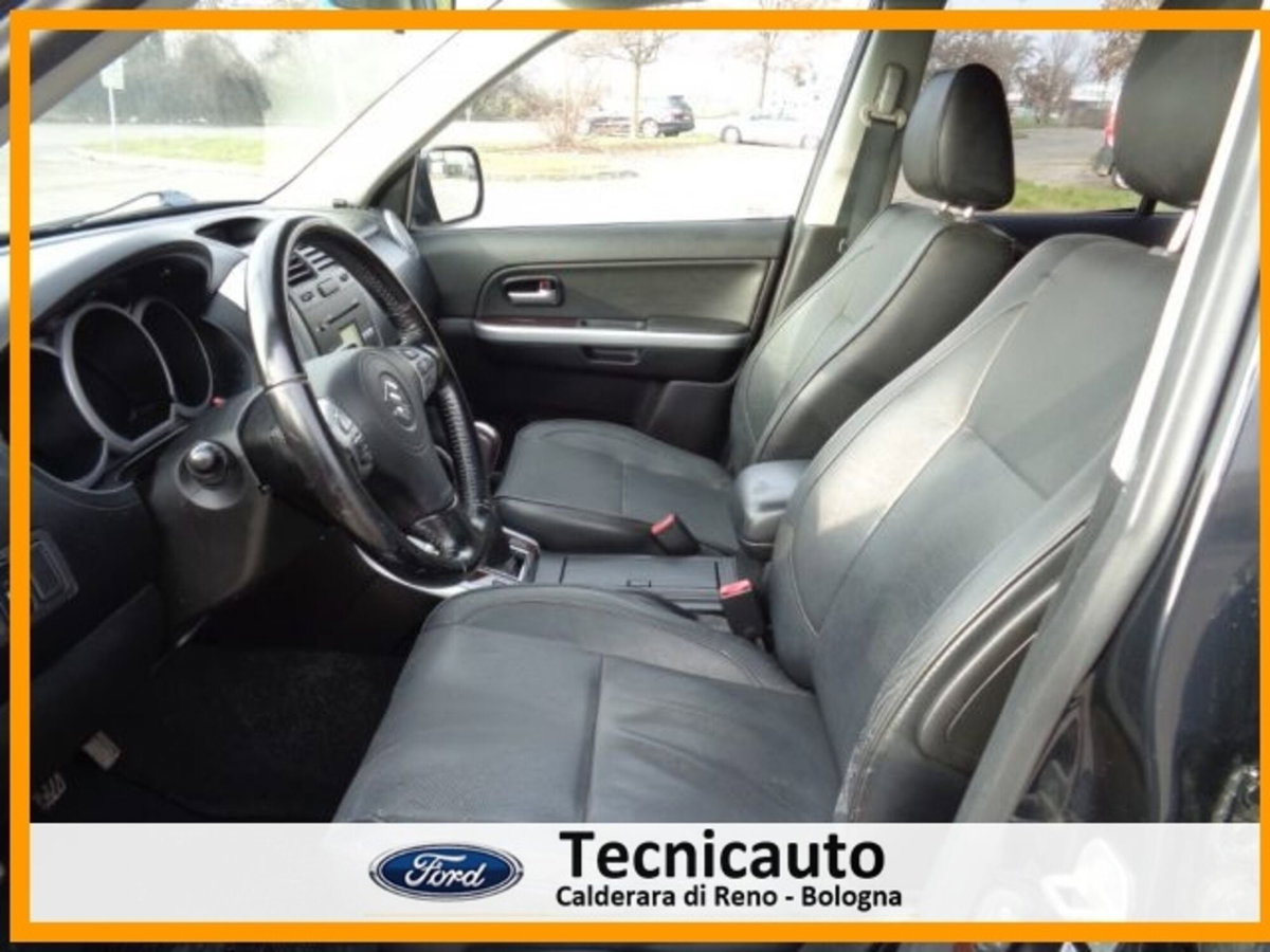 Suzuki Grand Vitara 1.9 DDiS 5 porte Executive (11)