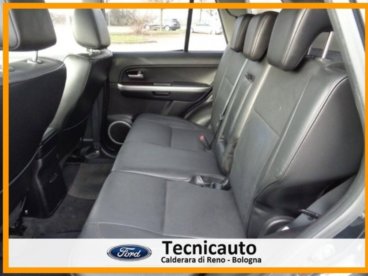 Suzuki Grand Vitara 1.9 DDiS 5 porte Executive (12)