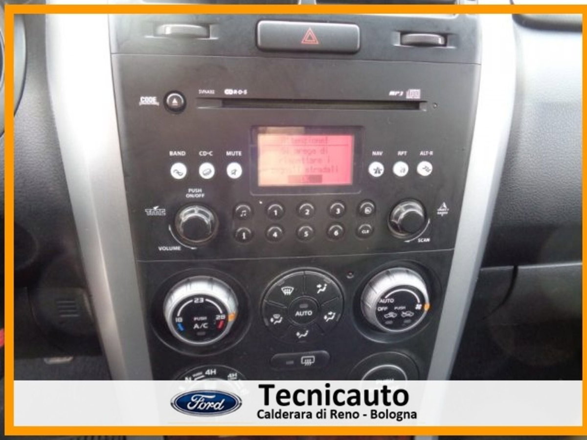 Suzuki Grand Vitara 1.9 DDiS 5 porte Executive (15)