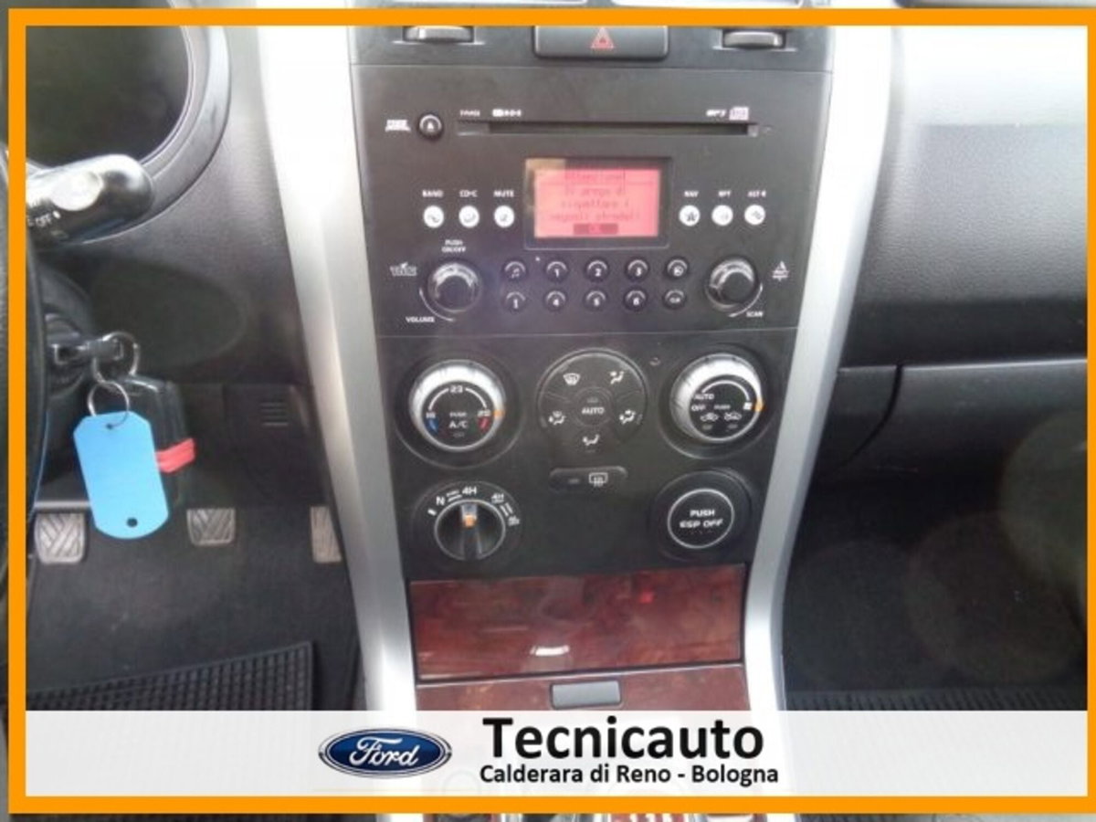 Suzuki Grand Vitara 1.9 DDiS 5 porte Executive (16)
