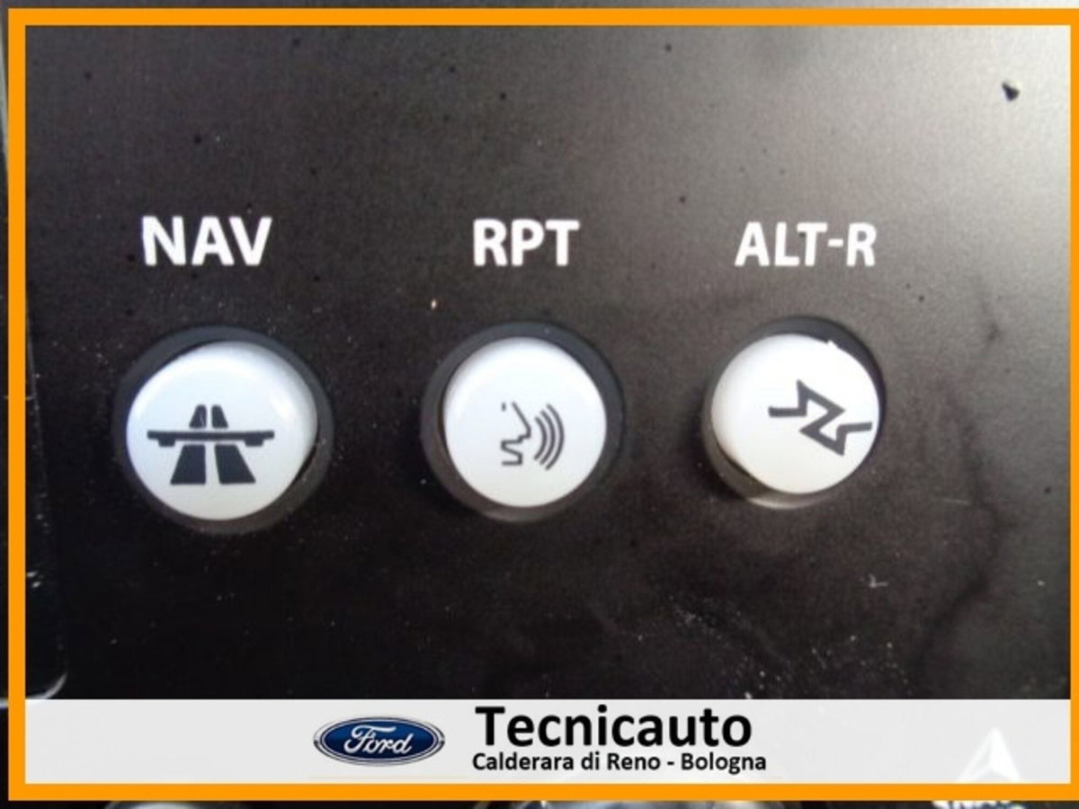 Suzuki Grand Vitara 1.9 DDiS 5 porte Executive (20)