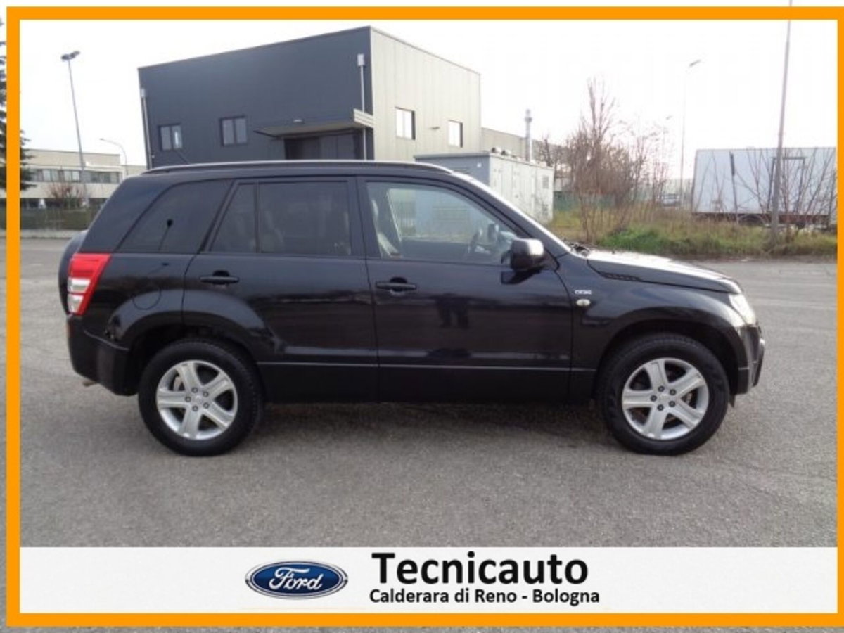 Suzuki Grand Vitara 1.9 DDiS 5 porte Executive (3)