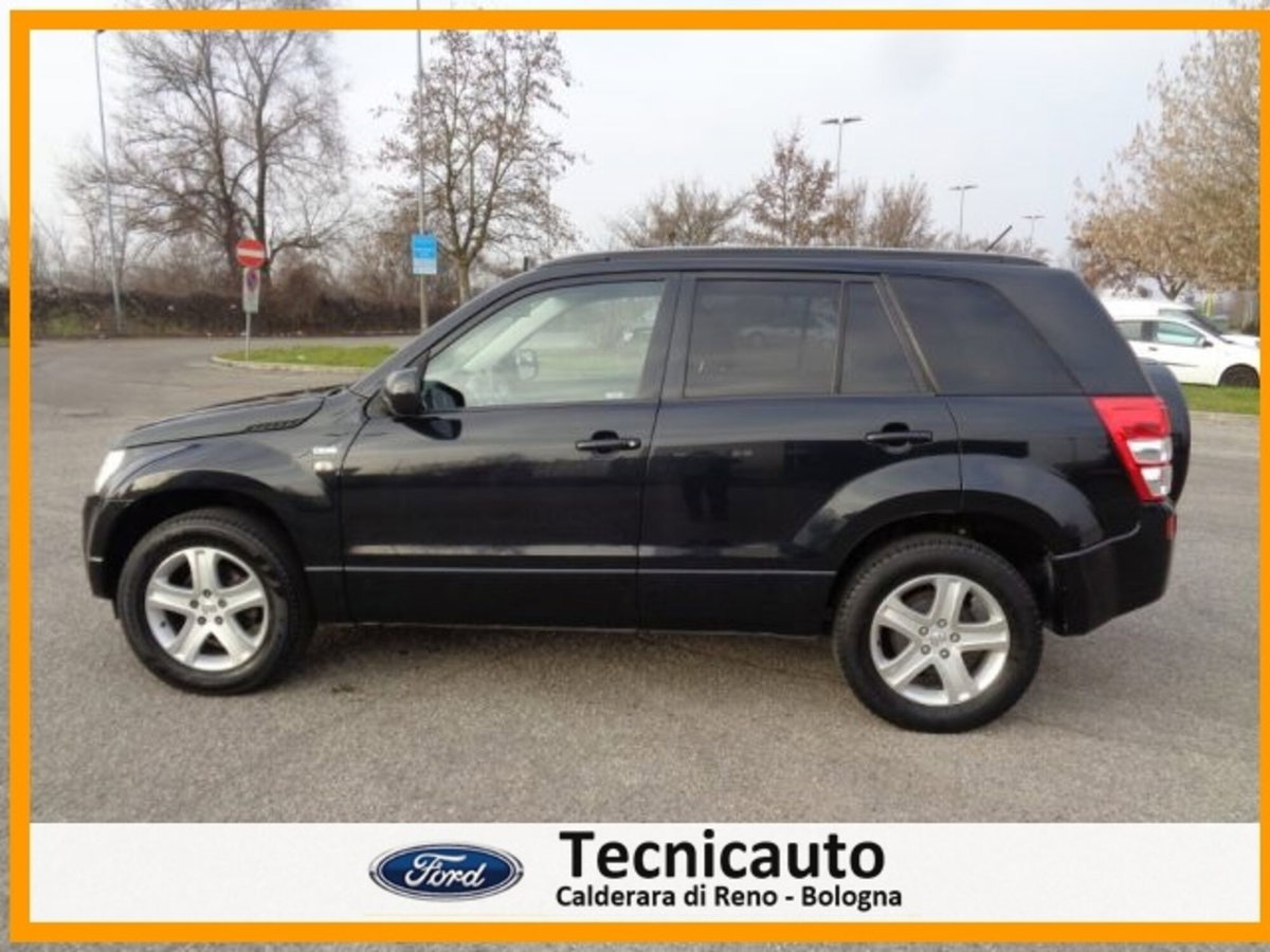 Suzuki Grand Vitara 1.9 DDiS 5 porte Executive (7)