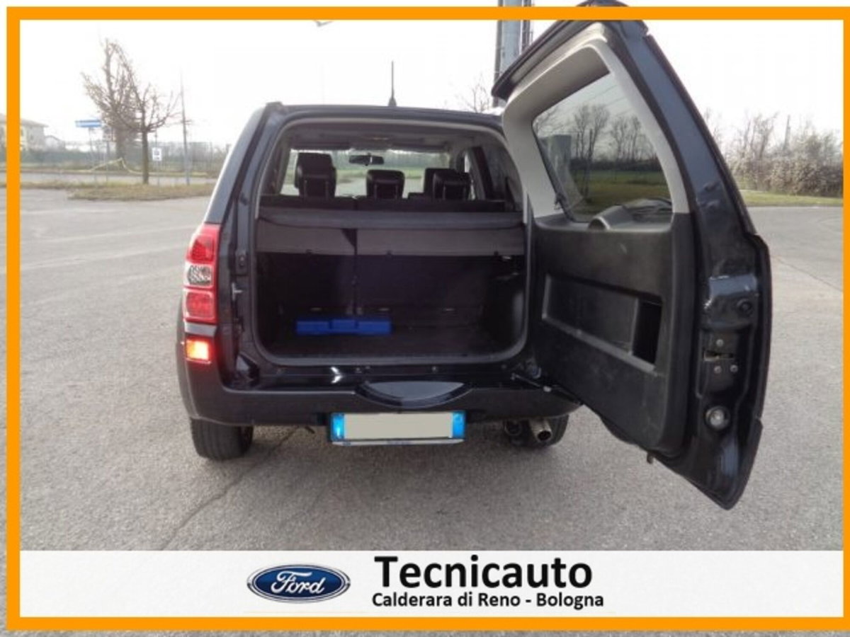 Suzuki Grand Vitara 1.9 DDiS 5 porte Executive (9)