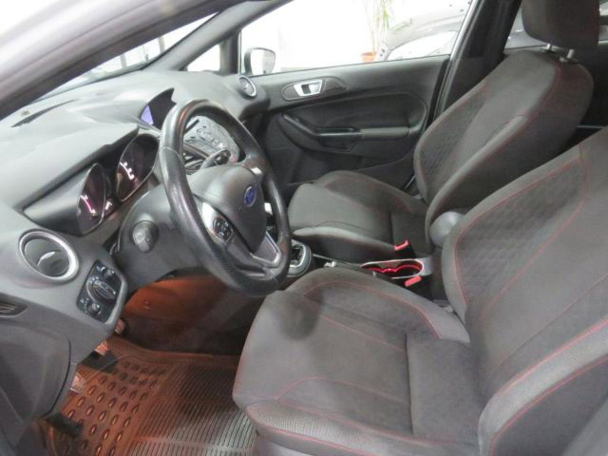 Ford Fiesta 1.5 TDCi 75CV 5 porte ST-Line (10)