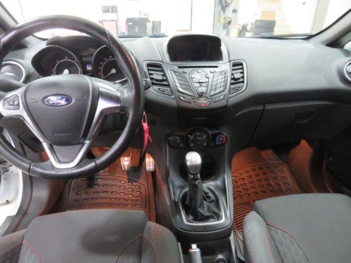 Ford Fiesta 1.5 TDCi 75CV 5 porte ST-Line (11)
