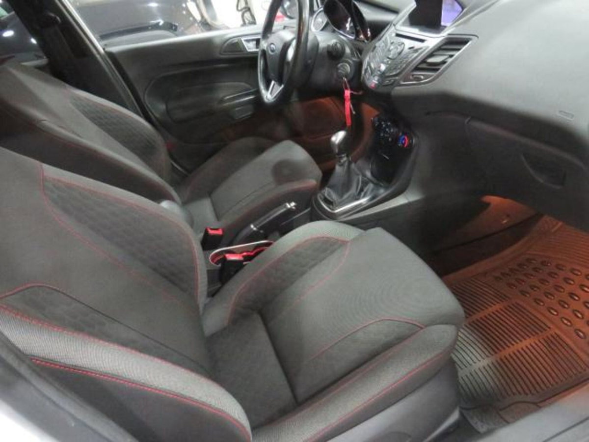 Ford Fiesta 1.5 TDCi 75CV 5 porte ST-Line (13)