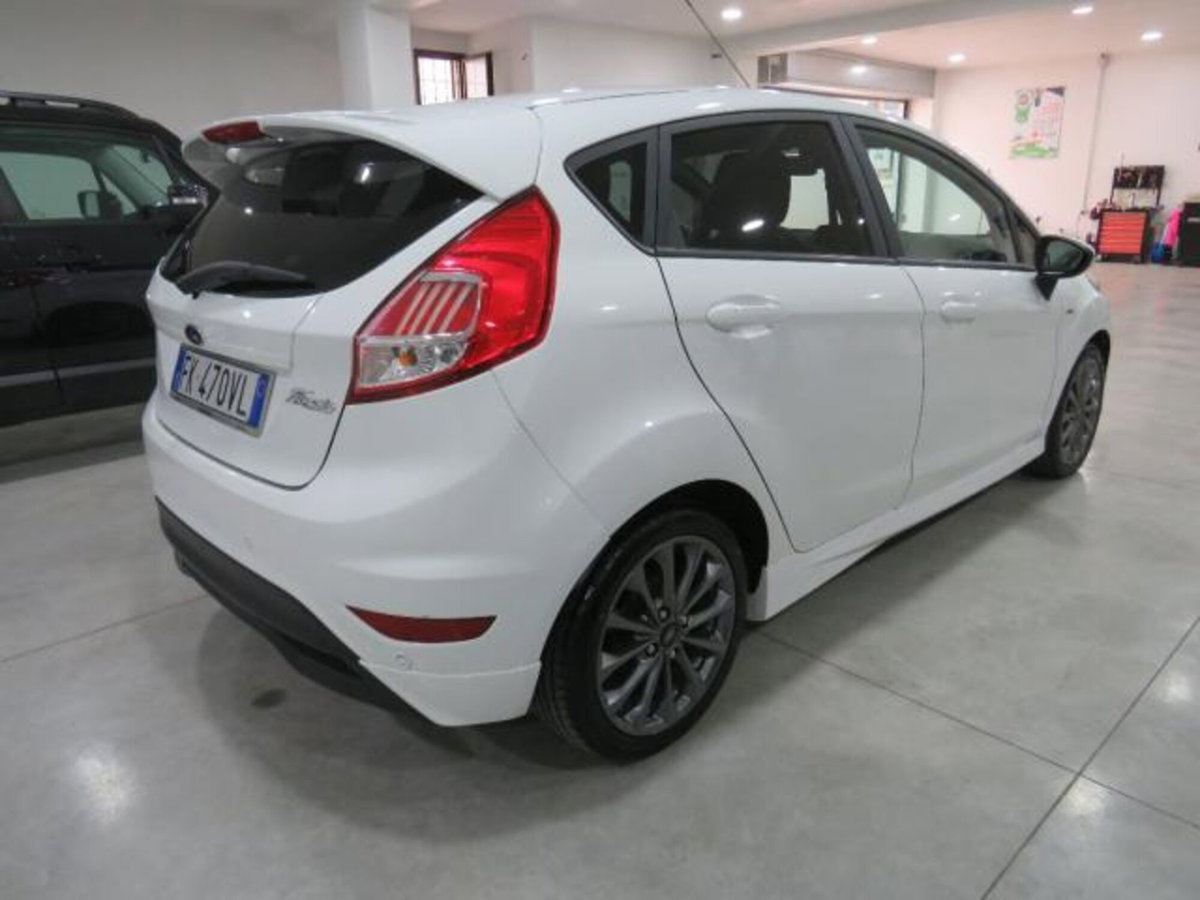 Ford Fiesta 1.5 TDCi 75CV 5 porte ST-Line (5)
