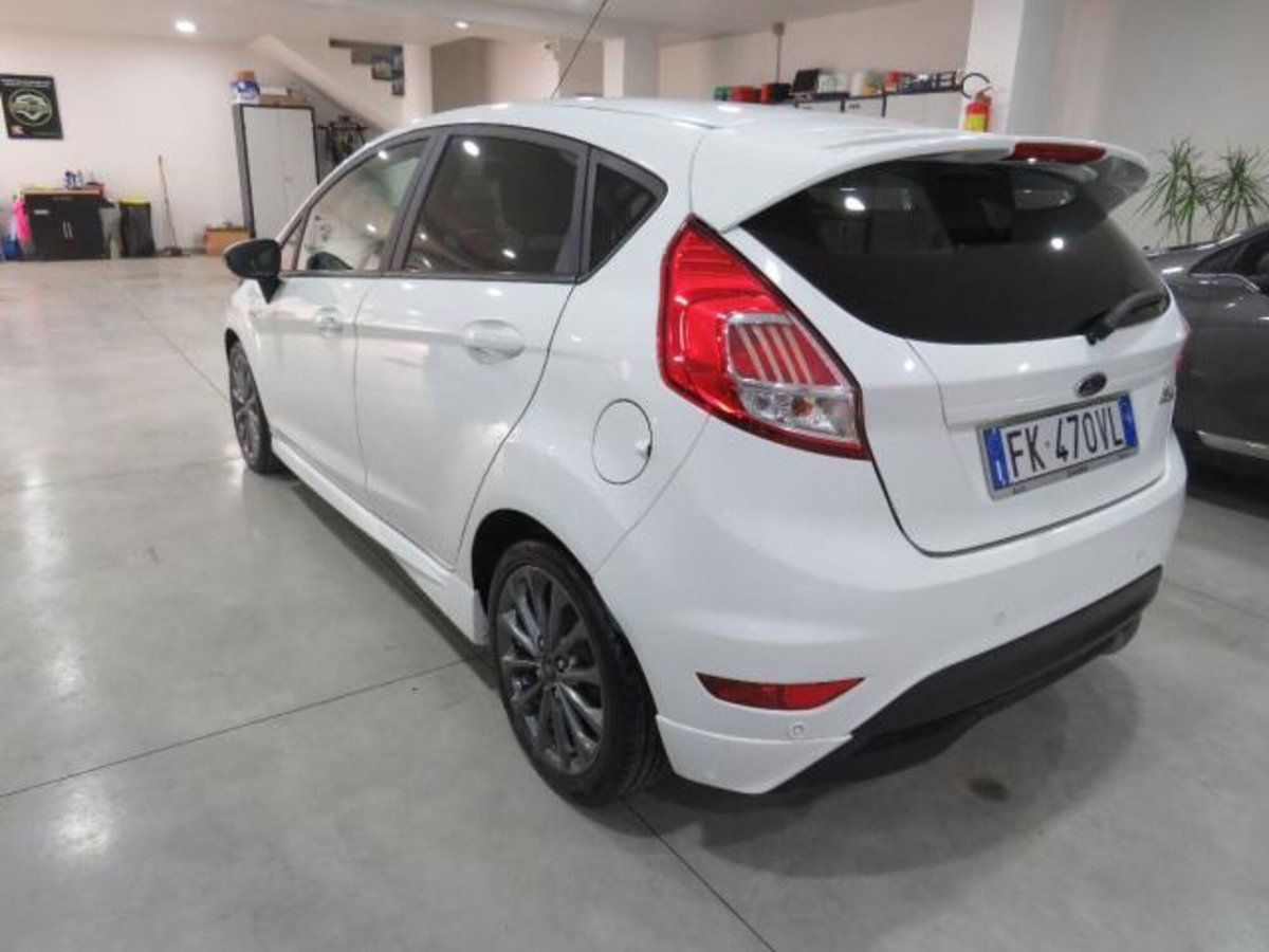 Ford Fiesta 1.5 TDCi 75CV 5 porte ST-Line (7)