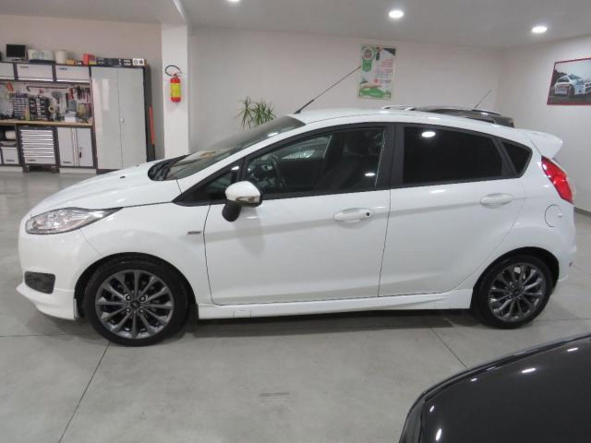 Ford Fiesta 1.5 TDCi 75CV 5 porte ST-Line (8)