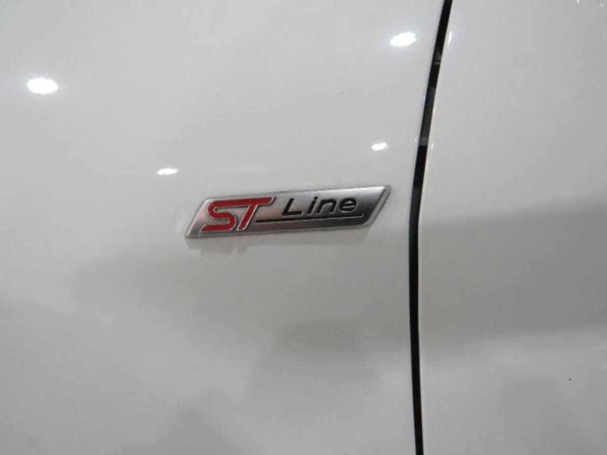 Ford Fiesta 1.5 TDCi 75CV 5 porte ST-Line (9)