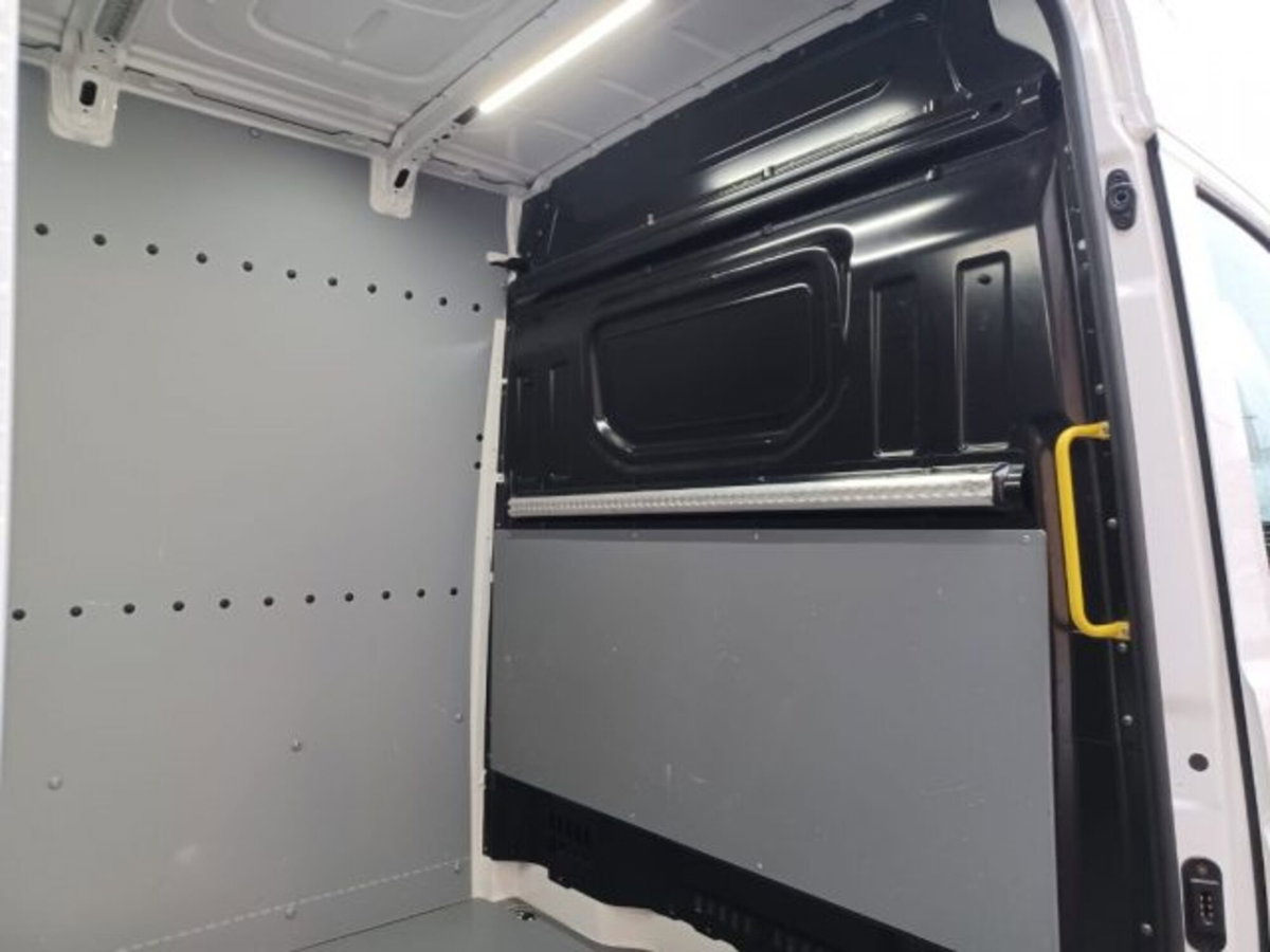 Volkswagen Veicoli Commerciali Crafter Furgone 30 2.0 TDI PM-TA Furgone Business (10)