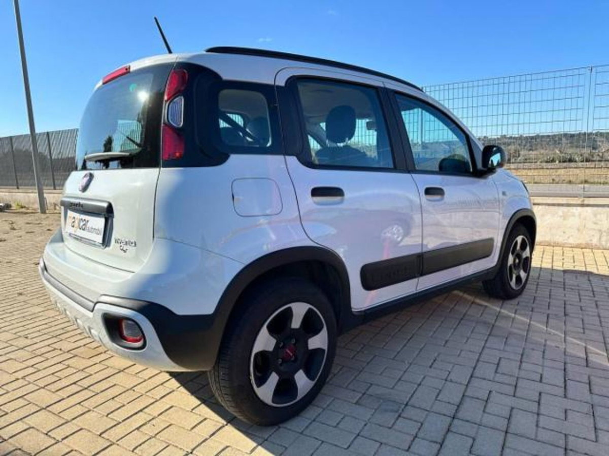 Fiat Panda 1.0 FireFly S&S Hybrid City Cross (4)