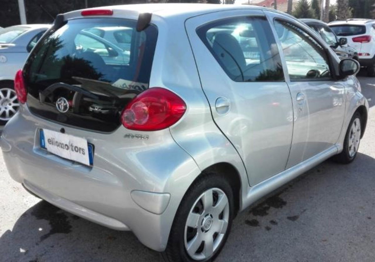 Toyota Aygo 1.turbodiesel 5 porte Sol (3)