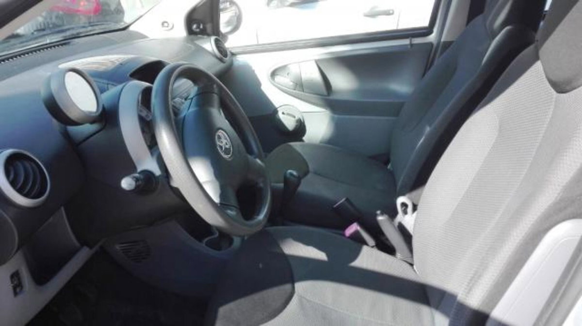 Toyota Aygo 1.turbodiesel 5 porte Sol (4)