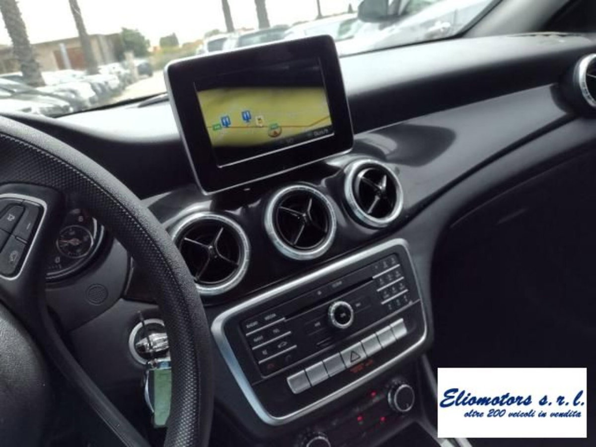 Mercedes-Benz CLA Shooting Brake 180 d Executive (12)