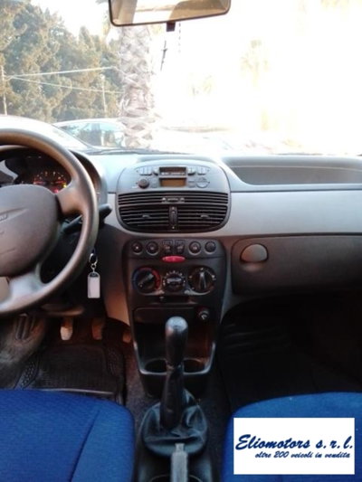 Fiat Punto 1.9 JTD 5 porte ELX (9)